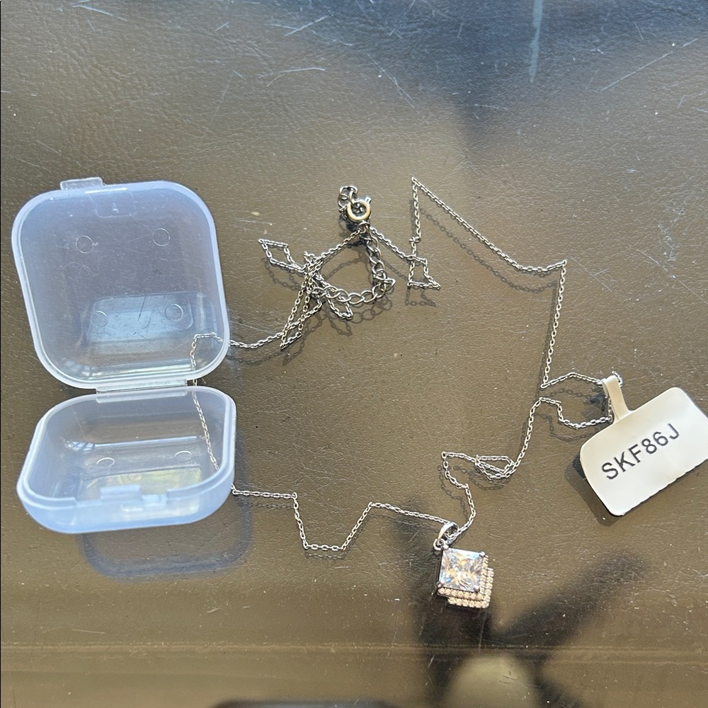 Elegant Silver Necklace with Crystal Pendant